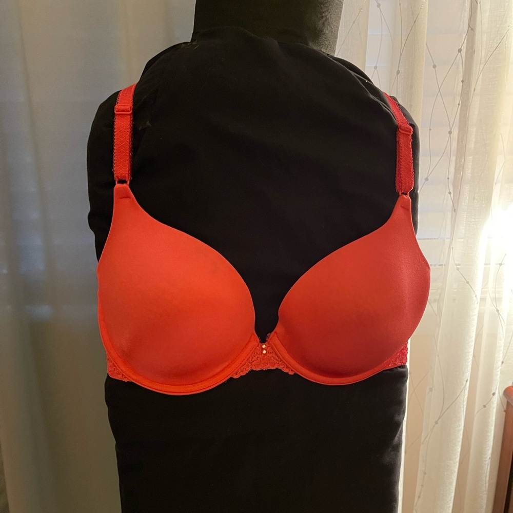 Vanity Fair bra. Size 38B. Pink/dark salmon. Lace detail.